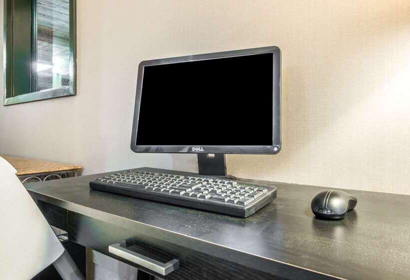 Отель Super 8 By Wyndham Salina I70