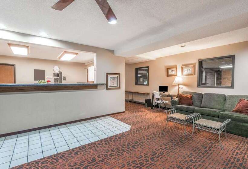 Отель Super 8 By Wyndham Salina I70