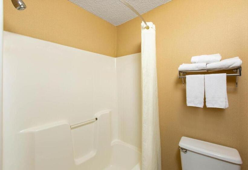 Отель Super 8 By Wyndham Salina I70