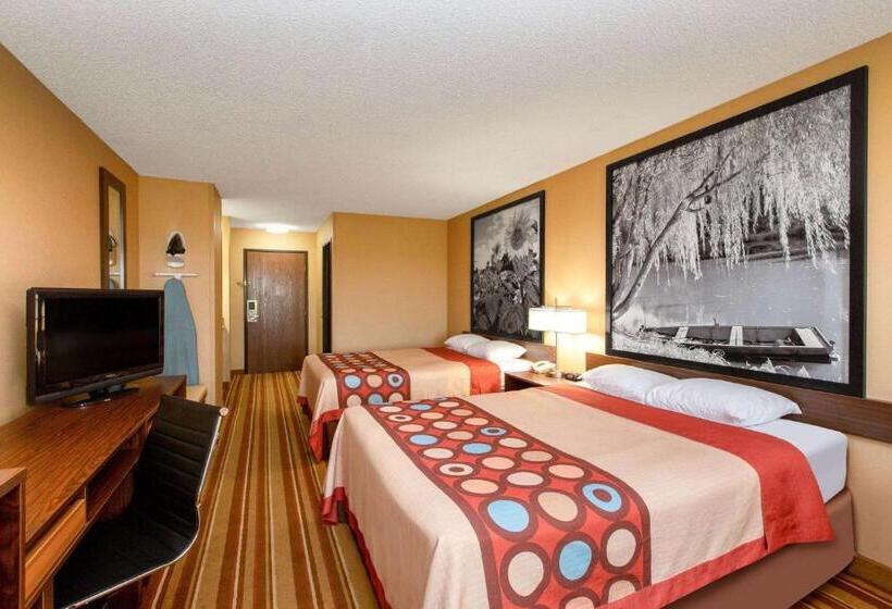 Отель Super 8 By Wyndham Salina I70