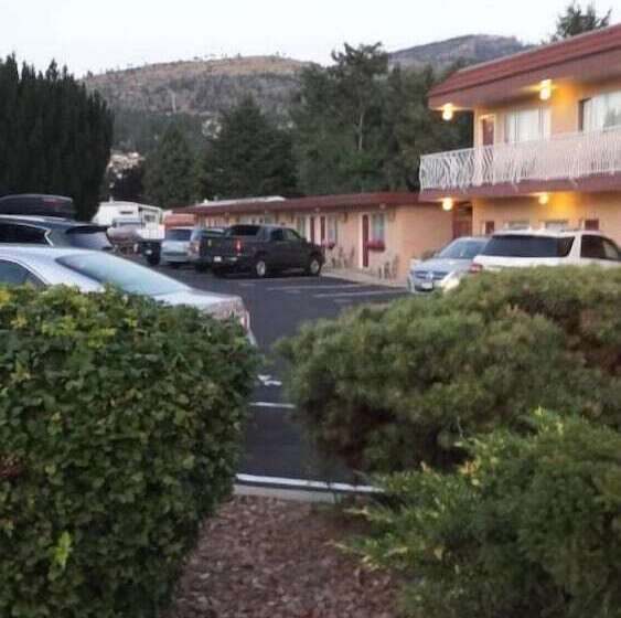 בית מלון כפרי Swiss Sunset Inn