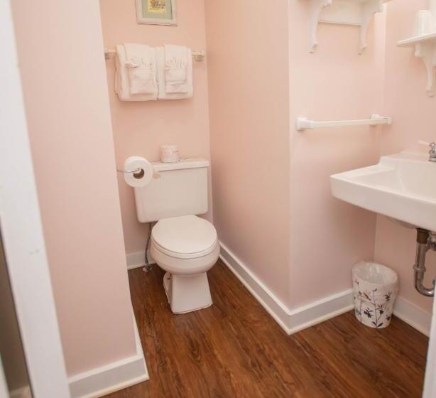 فندق Terrace Inn And 1911 Restaurant