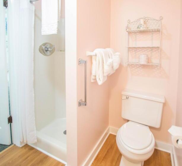 فندق Terrace Inn And 1911 Restaurant