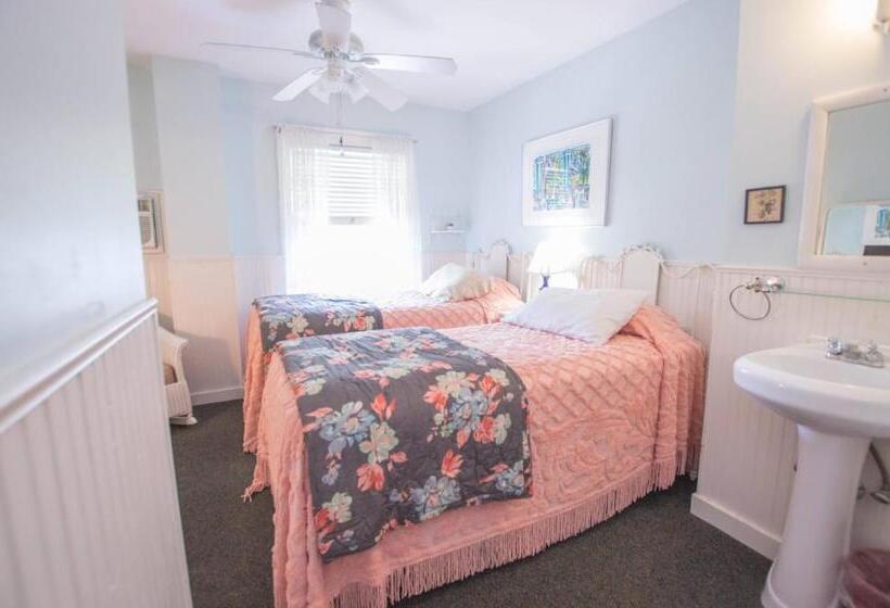 فندق Terrace Inn And 1911 Restaurant