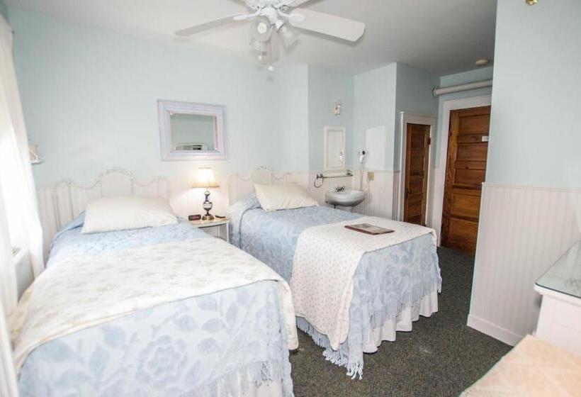 בית מלון כפרי Terrace Inn And 1911 Restaurant