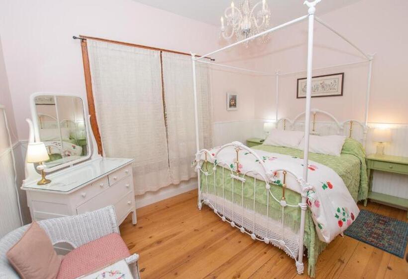 فندق Terrace Inn And 1911 Restaurant