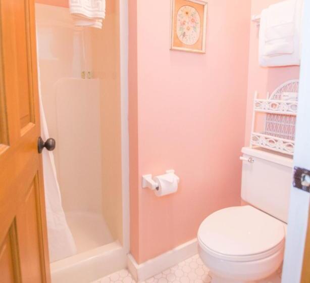 فندق Terrace Inn And 1911 Restaurant