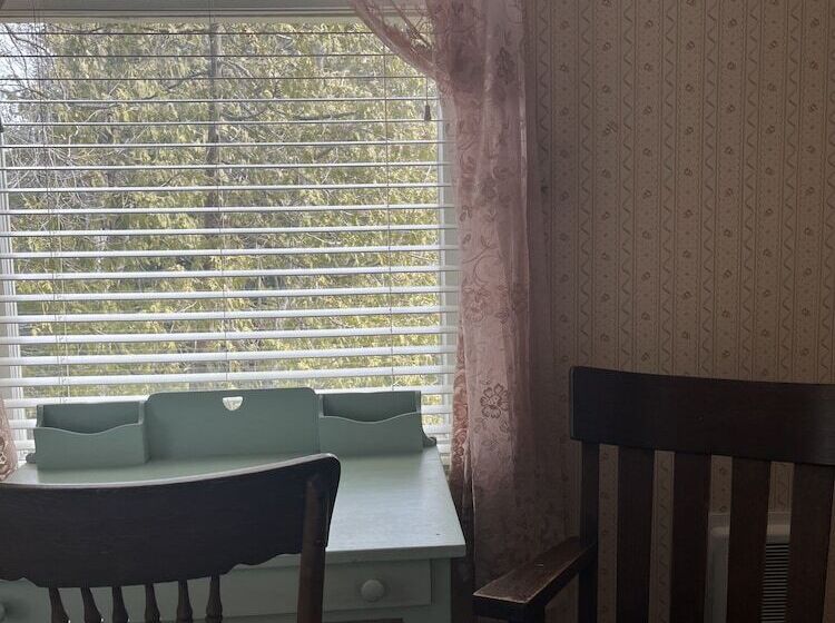 فندق Terrace Inn And 1911 Restaurant