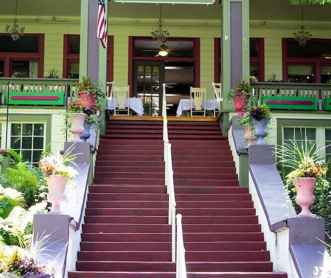 فندق Terrace Inn And 1911 Restaurant