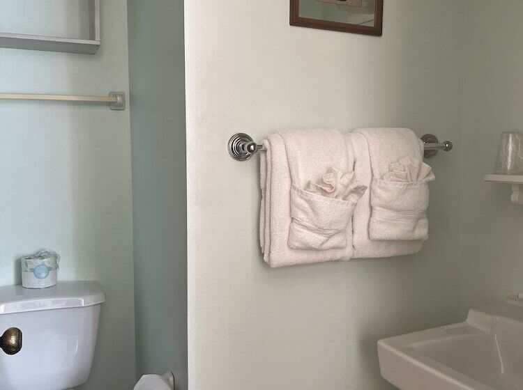 בית מלון כפרי Terrace Inn And 1911 Restaurant