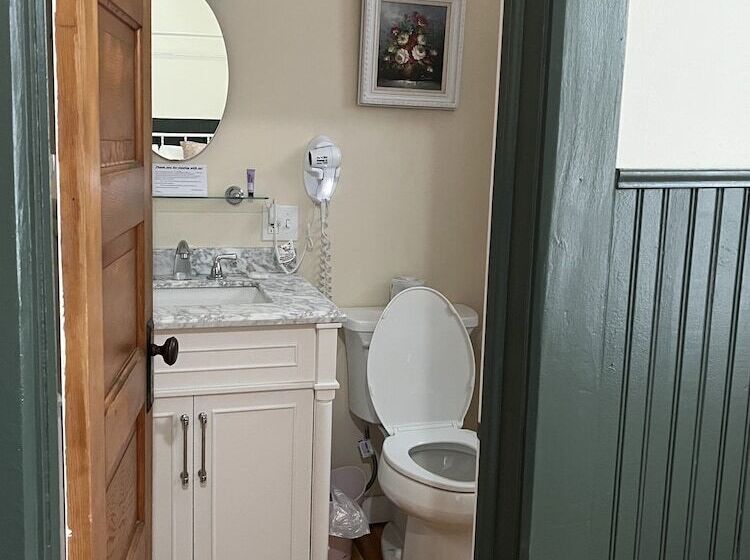 فندق Terrace Inn And 1911 Restaurant