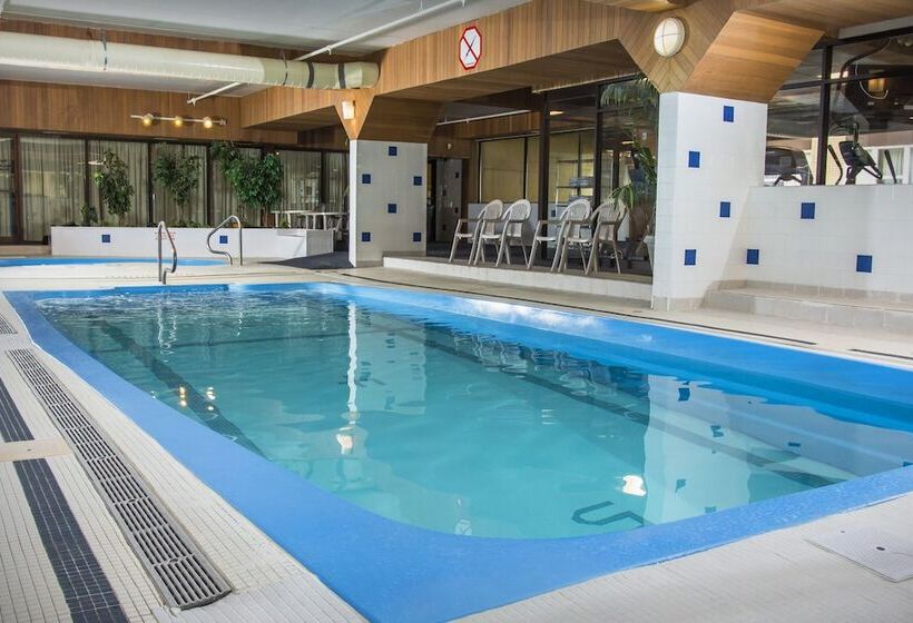 호텔 The Fredericton Inn