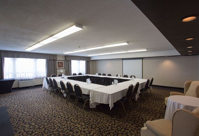 호텔 The Fredericton Inn