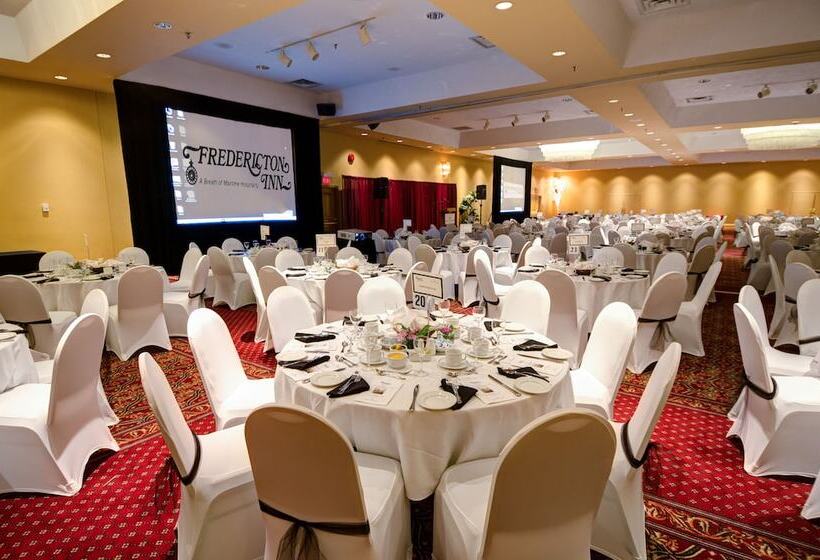 Отель The Fredericton Inn