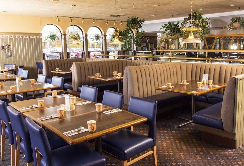 ホテル The Fredericton Inn