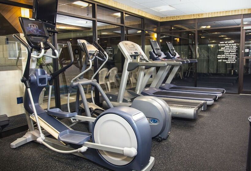 Отель The Fredericton Inn