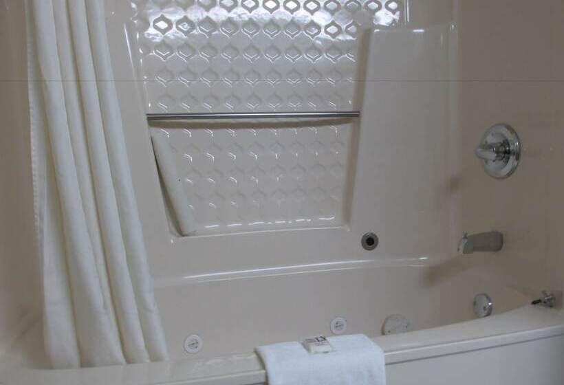 Отель The Fredericton Inn