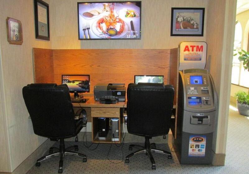 Отель The Fredericton Inn