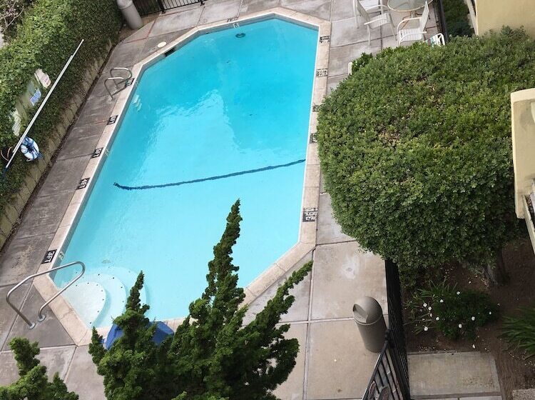 בית מלון כפרי Sand Dollar Inn