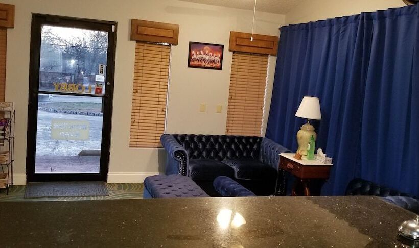 فندق The Parkwood Inn & Suites