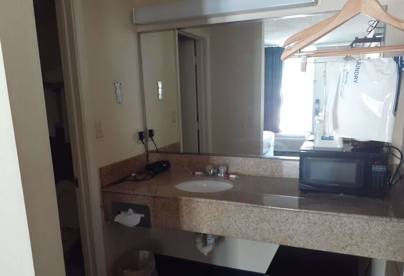 호텔 Travelodge By Wyndham Virginia Beach Bay Beach