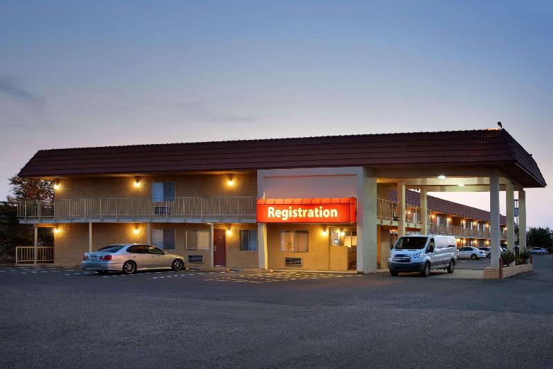 فندق Travelodge By Wyndham Winslow