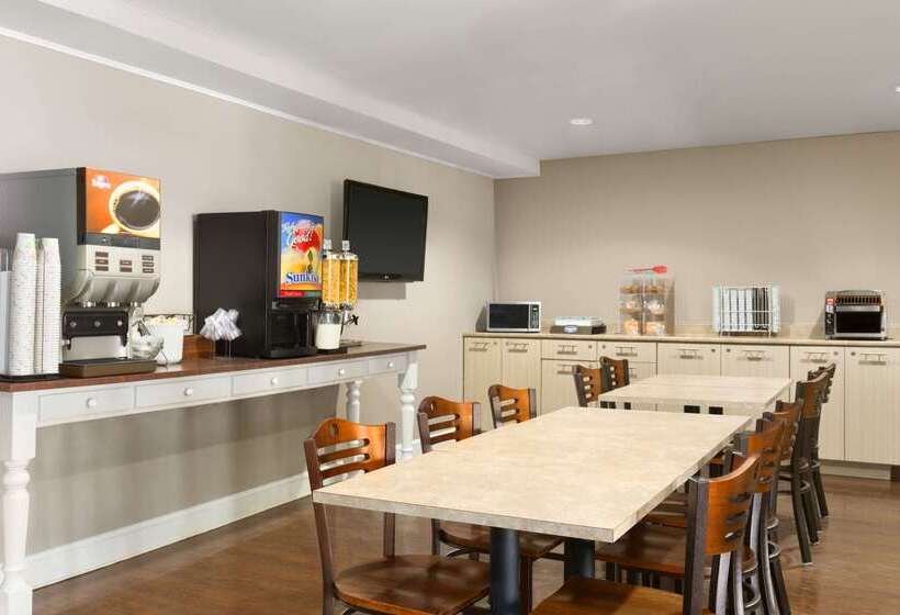 ホテル Travelodge Suites By Wyndham Saint John