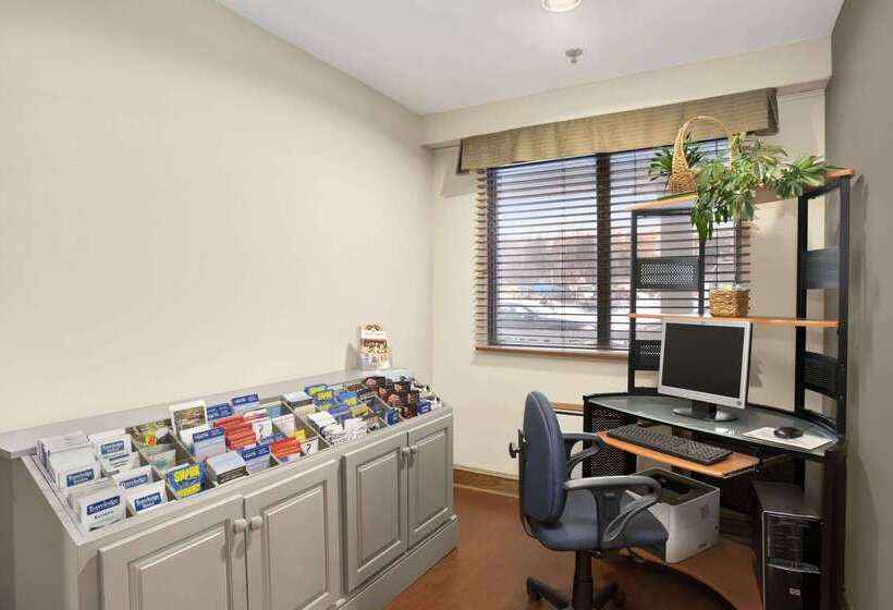 ホテル Travelodge Suites By Wyndham Saint John