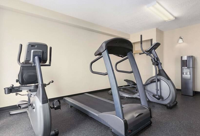 ホテル Travelodge Suites By Wyndham Saint John