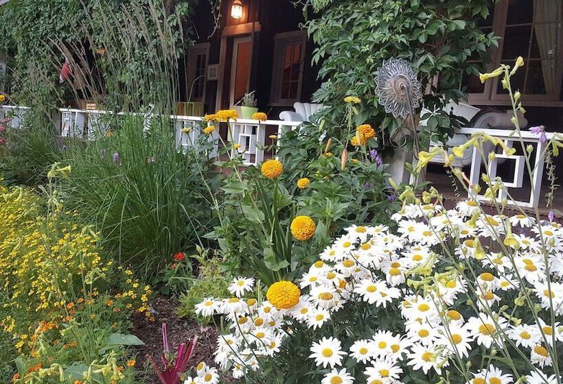 فندق Wedgwood Manor And Glamping Retreat