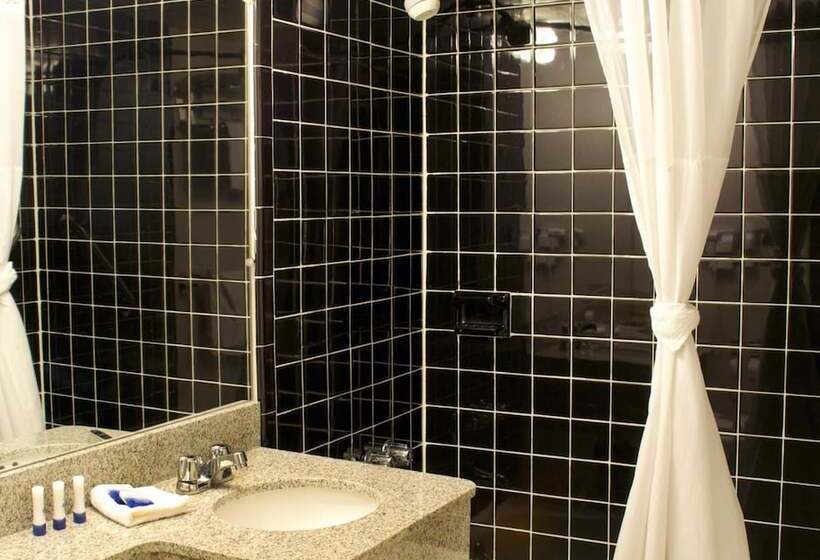 Отель West Gate Inn Nyack