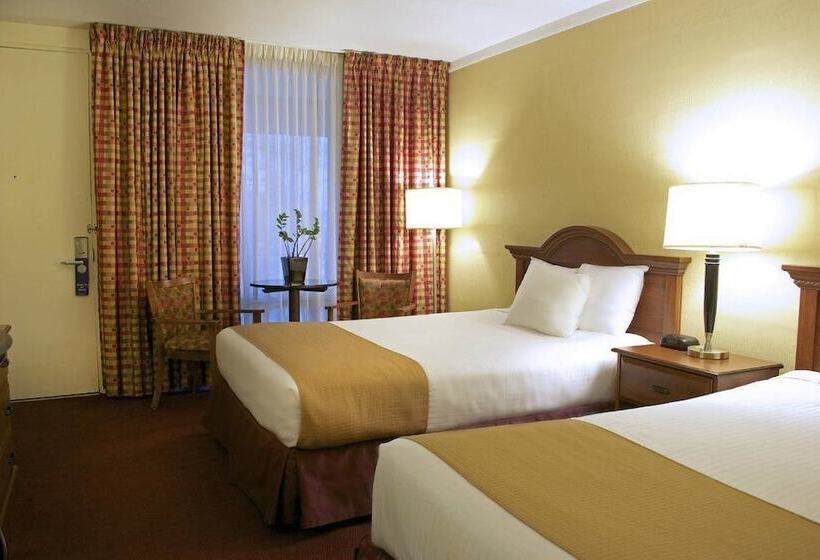 Отель West Gate Inn Nyack