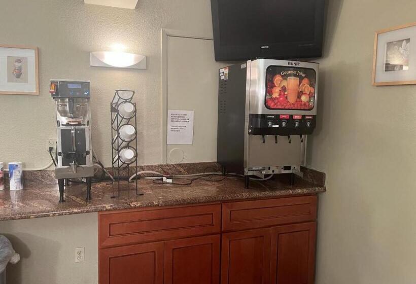 호텔 Western Inn Lakewood