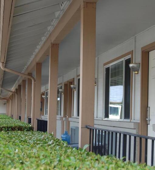 호텔 Western Inn Lakewood