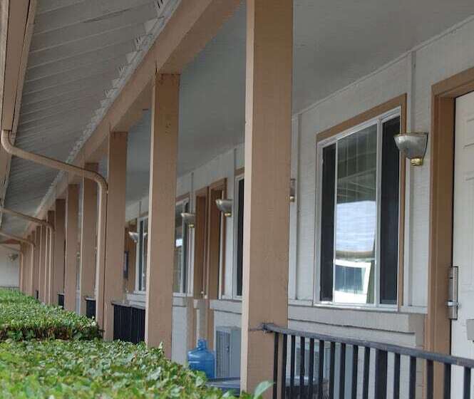 호텔 Western Inn Lakewood