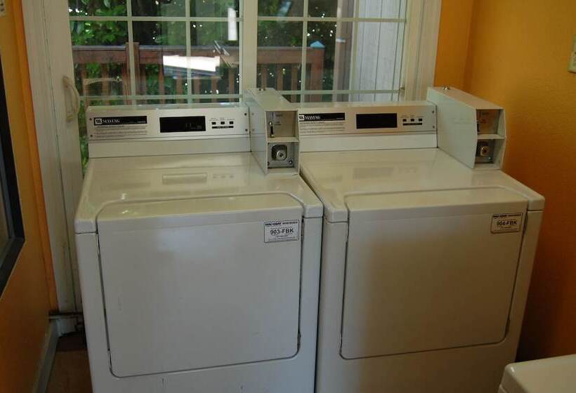 호텔 Western Inn Lakewood