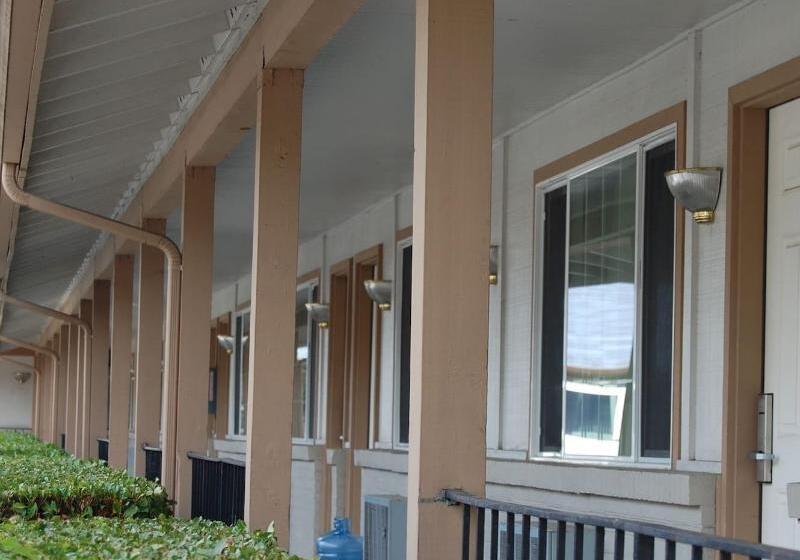 호텔 Western Inn Lakewood