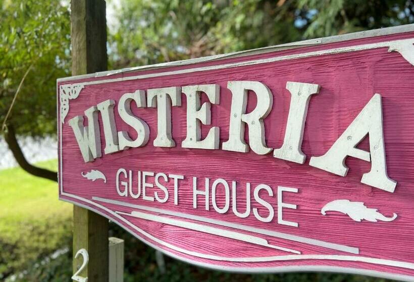 Hotel Wisteria Guest House