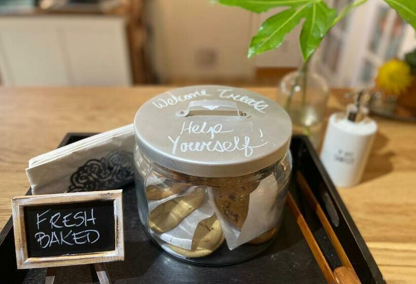 Hotel Wisteria Guest House