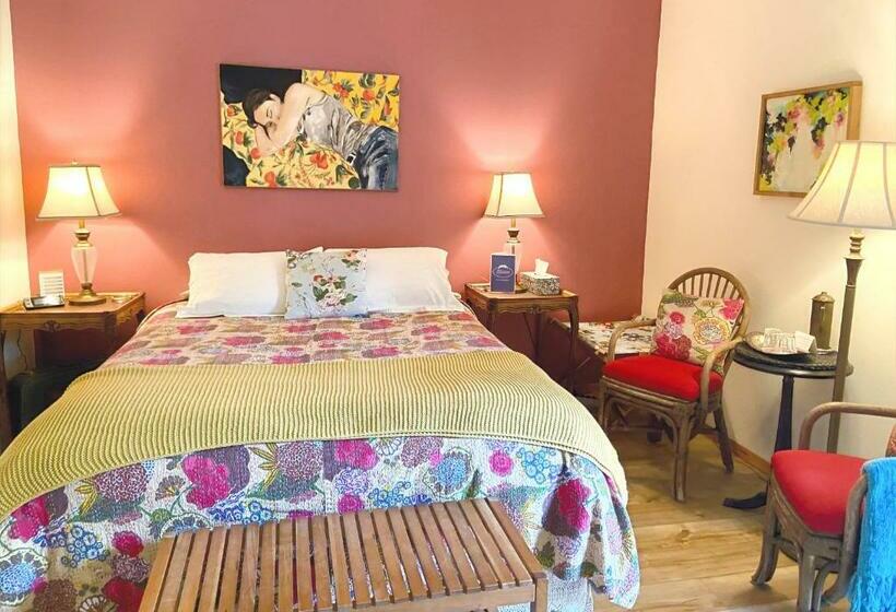 Hotel Wisteria Guest House