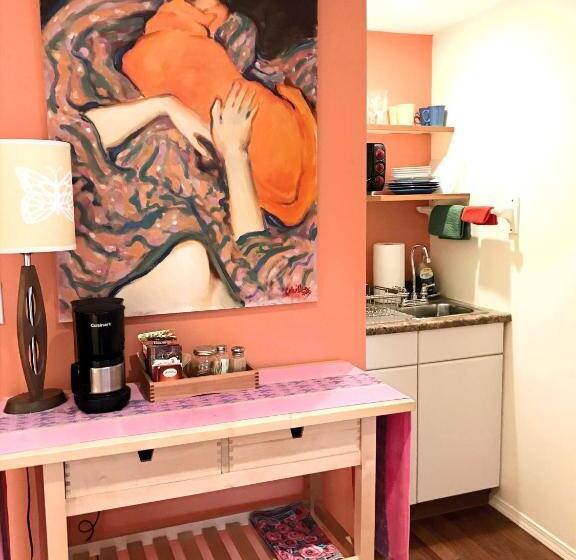 Hotel Wisteria Guest House