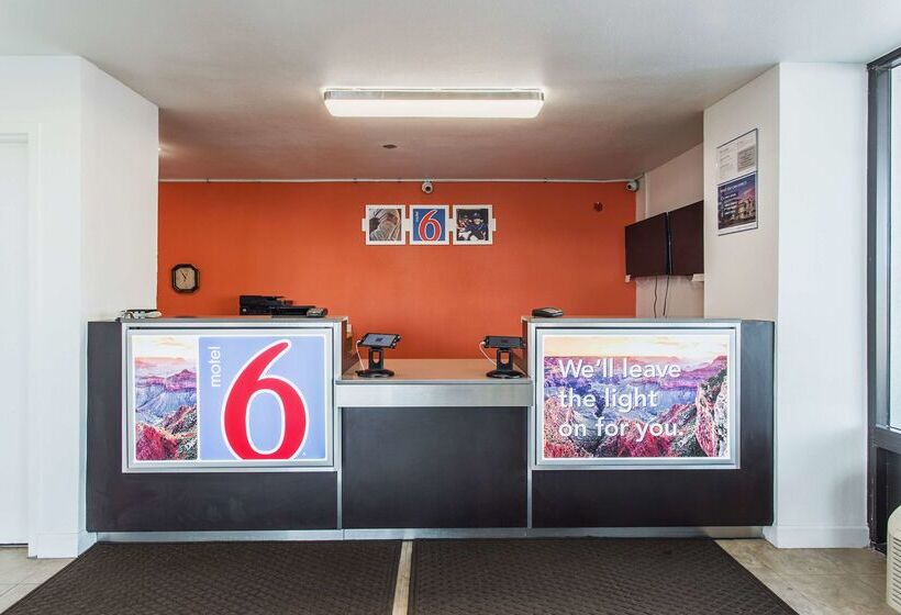 ホテル Rodeway Inn