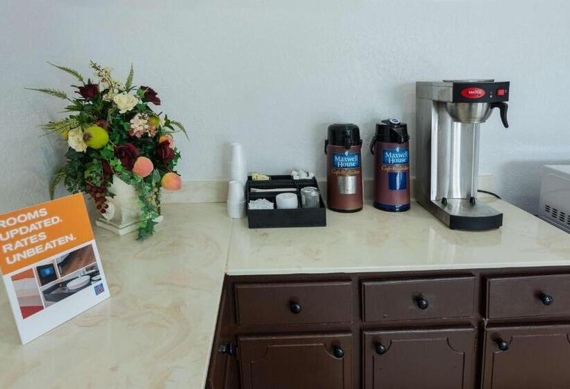 Motel 6montgomery, Al  Coliseum