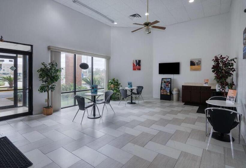 Motel 6montgomery, Al  Coliseum