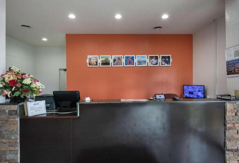 Motel 6montgomery, Al  Coliseum