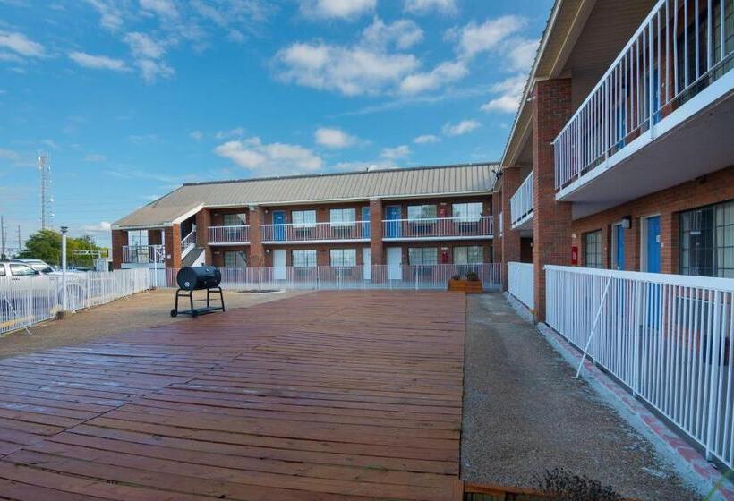 Motel 6montgomery, Al  Coliseum