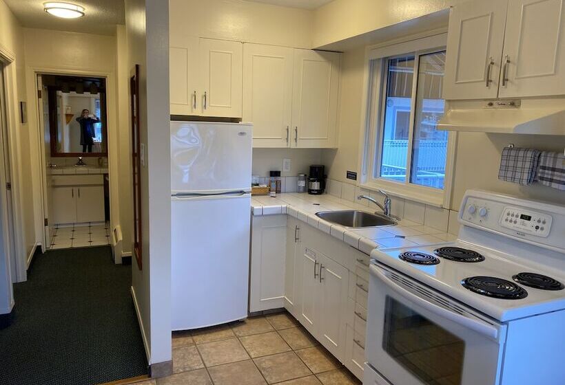 모텔 Buccaneer Inn