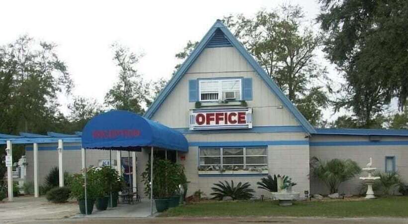 فندق على الطريق Deerwood Inn And Madison Campground