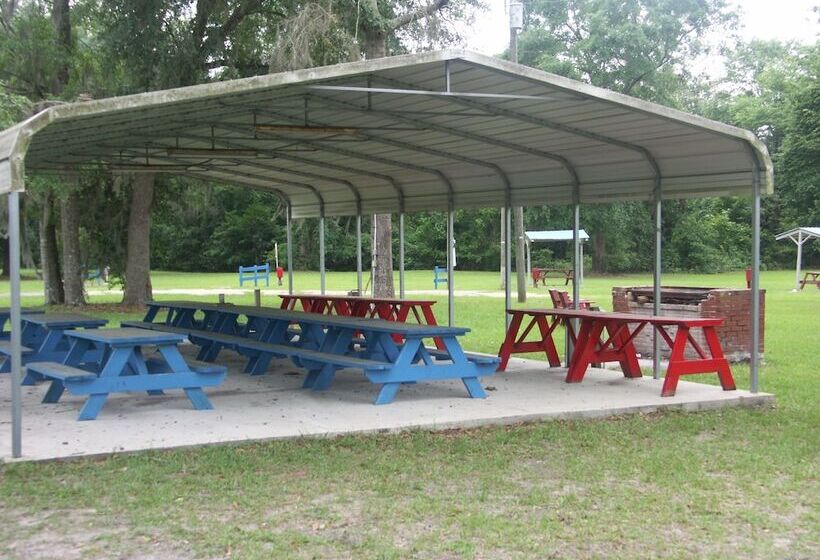 فندق على الطريق Deerwood Inn And Madison Campground