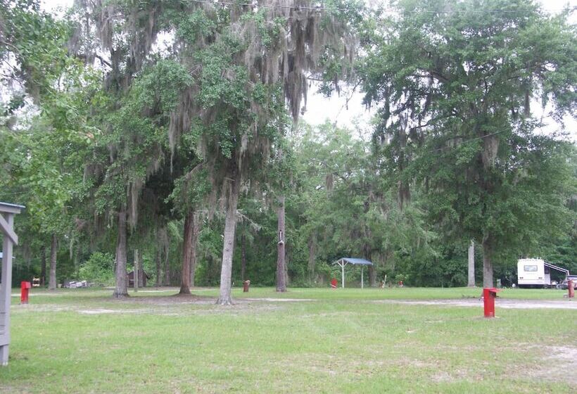 فندق على الطريق Deerwood Inn And Madison Campground